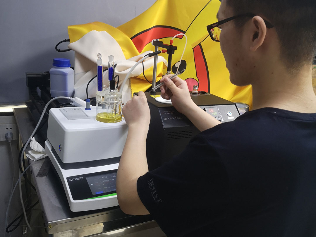 維科美拓卡爾費(fèi)休水分測定儀客戶現(xiàn)場實(shí)拍